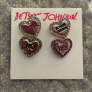 Betsey Johnson earring set ♥️ ❤️ 💜